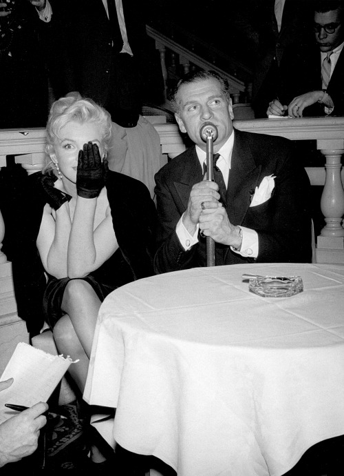 ladybegood:  Marilyn Monroe and Laurence Olivier photographed by Milton Greene at a press conference announcing The Prince and the Showgirl (1956)
