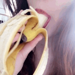 gingerwithahintofpunk:  Messing around on snapchat lead to me giving a head demonstration on a banana.. Fabulous