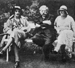 agracier:  petrahh233:  spiritsofthetimes:  Dr. Magnus Hirschfeld was an early researcher in the field of sexology founding an institute in 1919 dedicated to the study of human sexuality. Hirschfeld became an early advocate of rights for gay and transgend