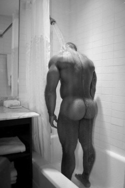 musclestud:  straightmenrock:  Even though it takes me forever to clean the bathroom and get the water off the floor when He is done, I never ask my dad to start using the shower curtain.  CHAD RAY MARTIN CAN SHOWER AT MY PLACE ANYTIME HE WANTS TO!  