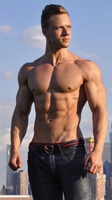 billyraysorensen:  Muscles and jeans …Attila Toth