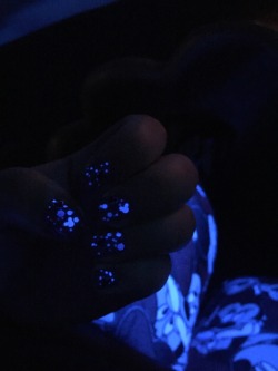 My nails &amp; minnie mouse leggings glowing in the dark on The Little Mermaid ride
