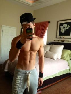  Click HERE for Hunks On Cam Video 