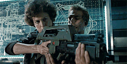 madfilmstudent:   Stop your grinnin’ and drop your linen!  Aliens (1986) dir. James Cameron 