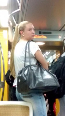 cockfabric:  Iggy Azalea spotted after the PinkPrint release