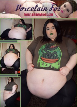 porcelainbbw:  This T-shirt expresses exactly how I feel most of the time - get that food in my belly!   http://porcelain.bbwfoxes.com/http://porcelainbbw.tumblr.com/http://www.amazon.co.uk/gp/registry/wishlist/1I6KDD53ADOGR/ref=cm_wl_search_1 Kik: porcel