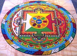 hippiepeacefreaks:  Creation and destruction of mandalas made from colored sand. A sand mandala is ritualistically destroyed (dismantled) once it has been completed and its accompanying ceremonies and viewing are finished to symbolize the Buddhist doctrin
