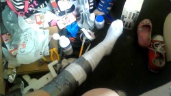 HELP I WAS FOLLOWING A TUTORIAL TO MAKE BOOT COVERS THAT I SAW ON MY DASHBOARD BUT THEN I LOST THE TAB WHERE IT WAS OPEN AND NOW I DONT REMEMBER HOW TO FINISH THIS SHIT AND MY LEG IS STUCK IN THIS MESS OF PLASTIC WRAP AND SILVER TAPE AND PAPER AND IDK