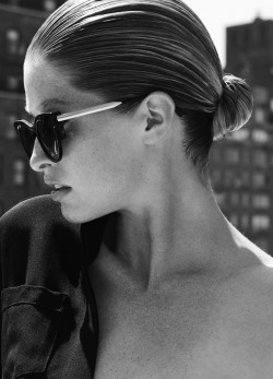 Very classy portrait of Heide Lindgren (Muse NYC) by Lucian Bor