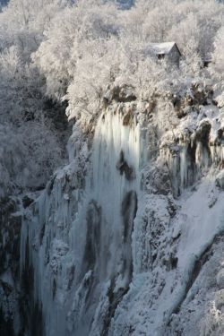 Frozen falls (Plitvice Lakes National Park, Croatia)