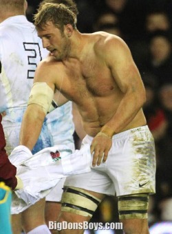 rugbyplayerandfan:  hairyathletes:  Love this picture of Chris robshaw rugby  Rugby players, hairy chests, locker rooms and jockstraps Rugby Player and Fan