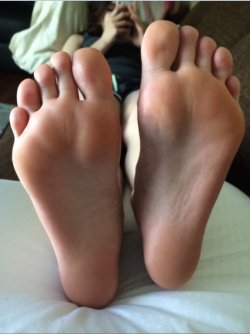 toecrazyguys:  Couple of Metres  , sorry feet &amp; a matching pair ! ( good for those with the extra inches ! )