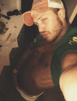 togepistew:  sevenpoints:  gyllenhowl:whyant:never forget that Tom Hardy used to take slutty pictures for his old myspace profile  WOW  I’ve been waiting for these to resurface.  God bless