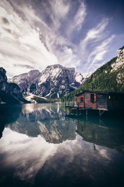 elenamorelli:  { the little cabin on lake braies } 