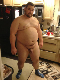 seanzlkn4adad:  bigbelliedboys:  chubshopper:  un poquito mas  Mmmmmm sexy man  That’s just the way I like a Fat Man to stand, with his big belly out and his Circumcised Penis out getting ready to fuck me bareback!