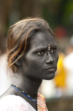 lovelyandbrown:  descendants-of-brown-royalty:  Here is a perfect example of an Indian woman who clearly shows signs that she like most Indians descended from Africa.   wow. wow. wow. stunning. 