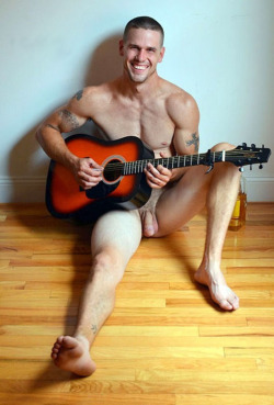akamuhealani:  Ooo! I am a musician too! I am going to play my ukulele naked!