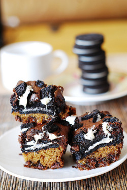 Slutty brownies with white chocolate chips on We Heart It. http://weheartit.com/entry/66789371/via/Boo96