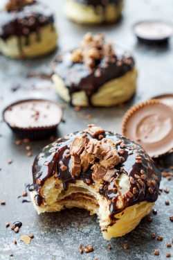ilovedessert:Reese’s Stuffed Puff Pastry Donuts