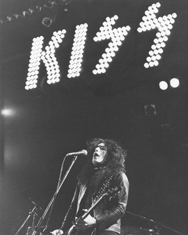 Posted @withregram • @acefrehleysshadow #Kisstory February 18, 1974Los Angeles, CA 🇺🇸Los Angeles Room @ Century Plaza HotelPromoter: Casablanca Records/Warner Bros. RecordsReported audience: 200+Set list(s):Unknown.Notes:- Casablanca&rsquo;s official