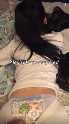 alexisalwaysdiapered: Soaking in the new year with a Christmas present from my diaper Bff❣️thank you so much @little-13lue you’re the greatest! I hope everyone has a happy new year! What are some new year resolutions you guys have? 💕💕💕