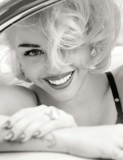 my-sweet-catastrophe:  mileynation:  HQ pictures of Miley’s photoshoot for Vogue magazine  Holy fuck are you kidding me 