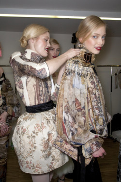 mulberry-cookies:  Backstage @ D&amp;G Fall 2009 