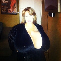 funbaggery:  Searched “the biggest breasts” on Twitter found this backstage candid of Chelsea Charms.  164xxx is her bra size55lbs