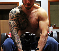 lozloz1:  begmetocome:  southerncalicouple:  hottime5531:  begmetocome:  Arms ;-)   Mmmm  Damn :):) Nice chest n arms…and a badass sleeve tat!!  thank you ! ;-)  Feed me your cock daddy begmetocome 