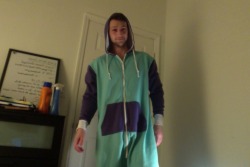 phillipshake:  spiteking:  i want a onesie literally only for this reason   i want this boy!  