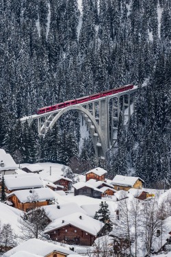 r2–d2:  Rhätische Bahn on the Viadukt of Langwies, Graubünden, Switzerland by (ehutphoto) 