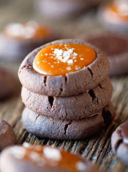 nom-food:  Salted caramel and chocolate thumbprint cookies