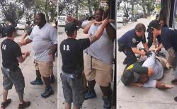 langsettte:  dglsplsblg:  Staten Island man dies after NYPD cop puts him in chokehold — SEE THE VIDEO  A 400-pound asthmatic Staten Island dad died Thursday after a cop put him in a chokehold and other officers appeared to slam his head against the