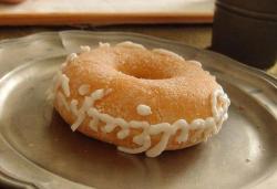 littlemusicalwitch:  anglophilium:  One ring to rule them all  *heavy nerd breathing*  I must eat the donut of power, and become the Dark LORD! 
