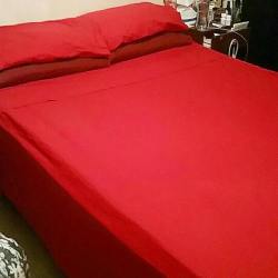 Them fresh, new sheet feels. 😍  #freshsheets #bed #red #redsheets #linen #canyoutellimrunningoutofideas #newsheets #bedding #homewares