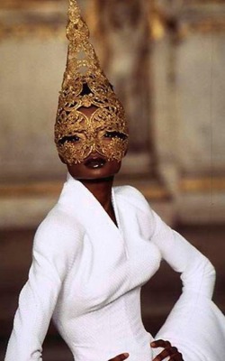 aetsogard:  Debra Shaw at Givenchy Spring 1997 Haute Couture   