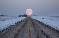 p-ur:   500px / Highway to the Moon by Aaron J. Groen  Wowow 