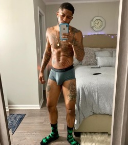 th3bamst3r:everybody loves a mirror selfie.  • • • underwear: @underwearexpert  go head and get your subscriptions started now. want your junk to be sitting nicely right? then go head, and use my code JUSTRUFF for your first month discount! 💪🏽
