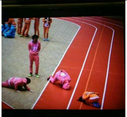 nielkikga:  B1A4 sandeul &amp; A-pink Eunji greeted each other lol 