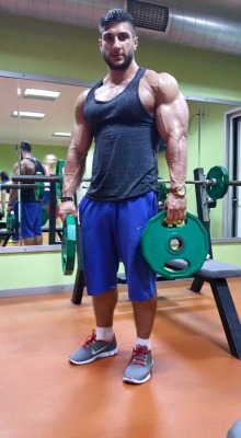 androphilestuff: yesmiddleman:  Harun Yilmaz   Young Muscle God  domination through size