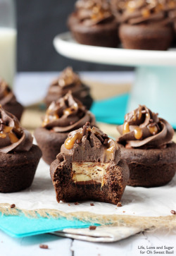  Snickers Chocolate Cookie Cups | Oh Sweet Basil  good lord