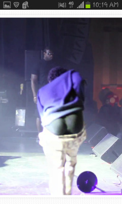 cakezluvzall:  Now don’t tell me you don’t see what LLOYD’s ass look like w/out the undies.