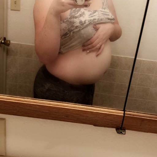secret-jjewelk-deactivated20210:If you love my big fat belly, tips are always greatly appreciated&hellip;and rewarded 😉 let me make a special video for you 😘🤰 venmo.com/jjewelk