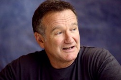 scaitblue:  feellng:  I can’t actually believe he’s gone, one of my childhood heroes… RIP Robin williams :(  I cant believe this ….he was my fav along with jim carrey ….. ;;;/////;;;;  he will be missed u u.
