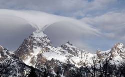 sixpenceee: A bizarre sheet of wispy clouds undulating over the Teton Range enchanted tourists and employees of Grand Teton National Park. (Source)
