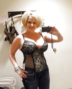 cougar-dating-selfie:  Hello, I’m Lori. Do you like me? If yes, check my profile. It’s free to sign up :) 