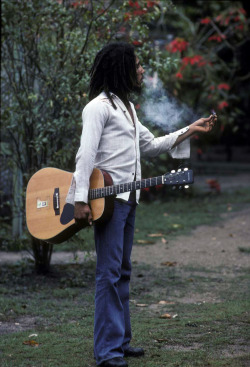 ledzepppelin:  Bob Marley at his home in Kingston, March 1976 Photos by David Burnett 