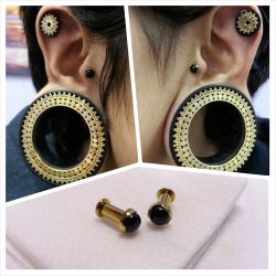piercerkristy:  We jazzed up Jocelyn’s 8g tragus piercings today with some pretty black onyx set in gold titanium from Anatometal. 