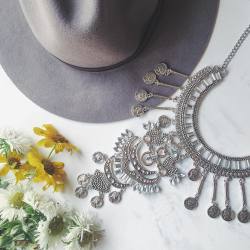 rosegalfashion: Vintage queen necklace_______@rosegalfashion free shipping worldwide #Get it here 