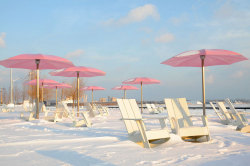biancogold:  theseriouschild:  guys this is in Toronto it’s called Sugar Beach  Looks so cool literally 